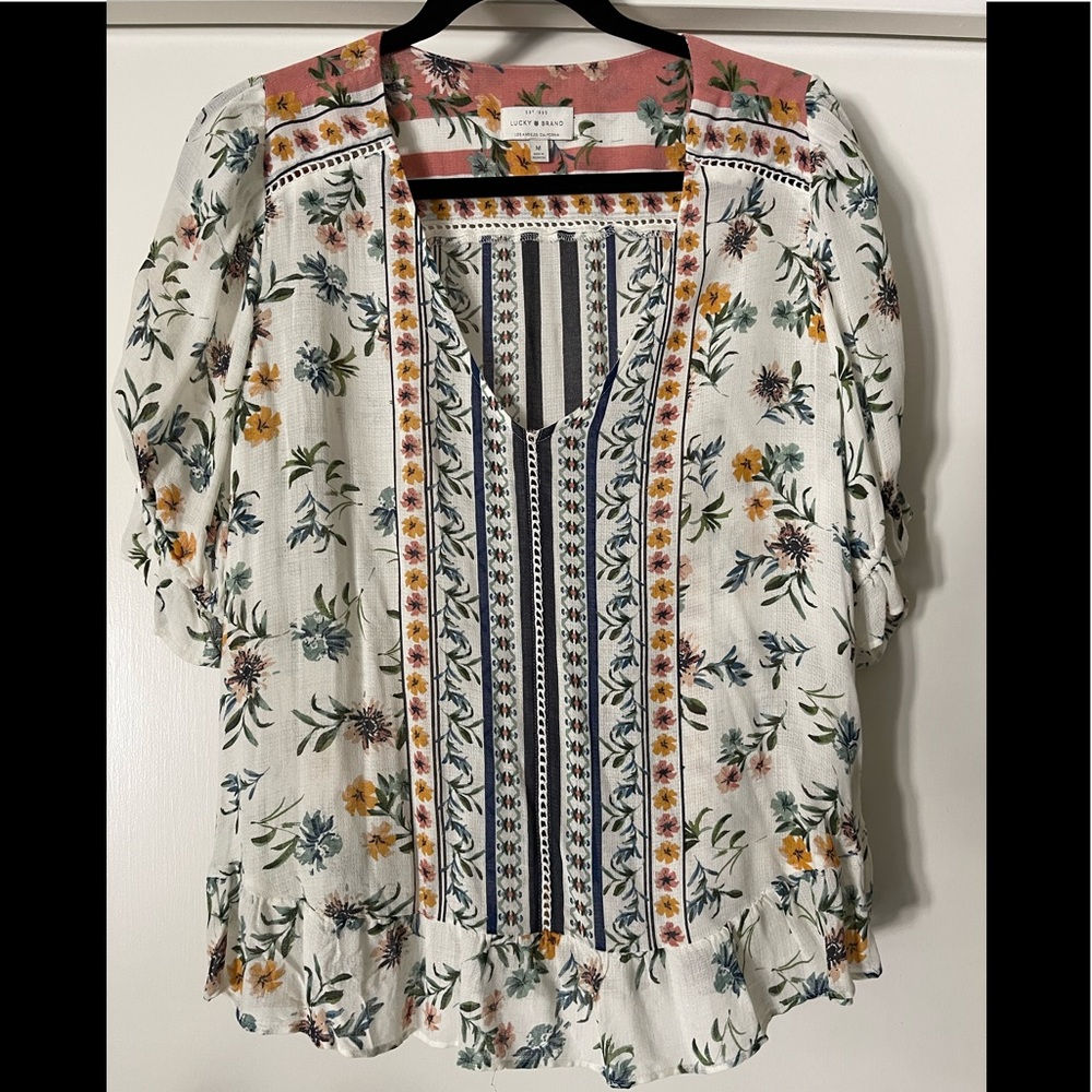 Lucky Brand White/gold floral top with ruffled bottom and sleeves